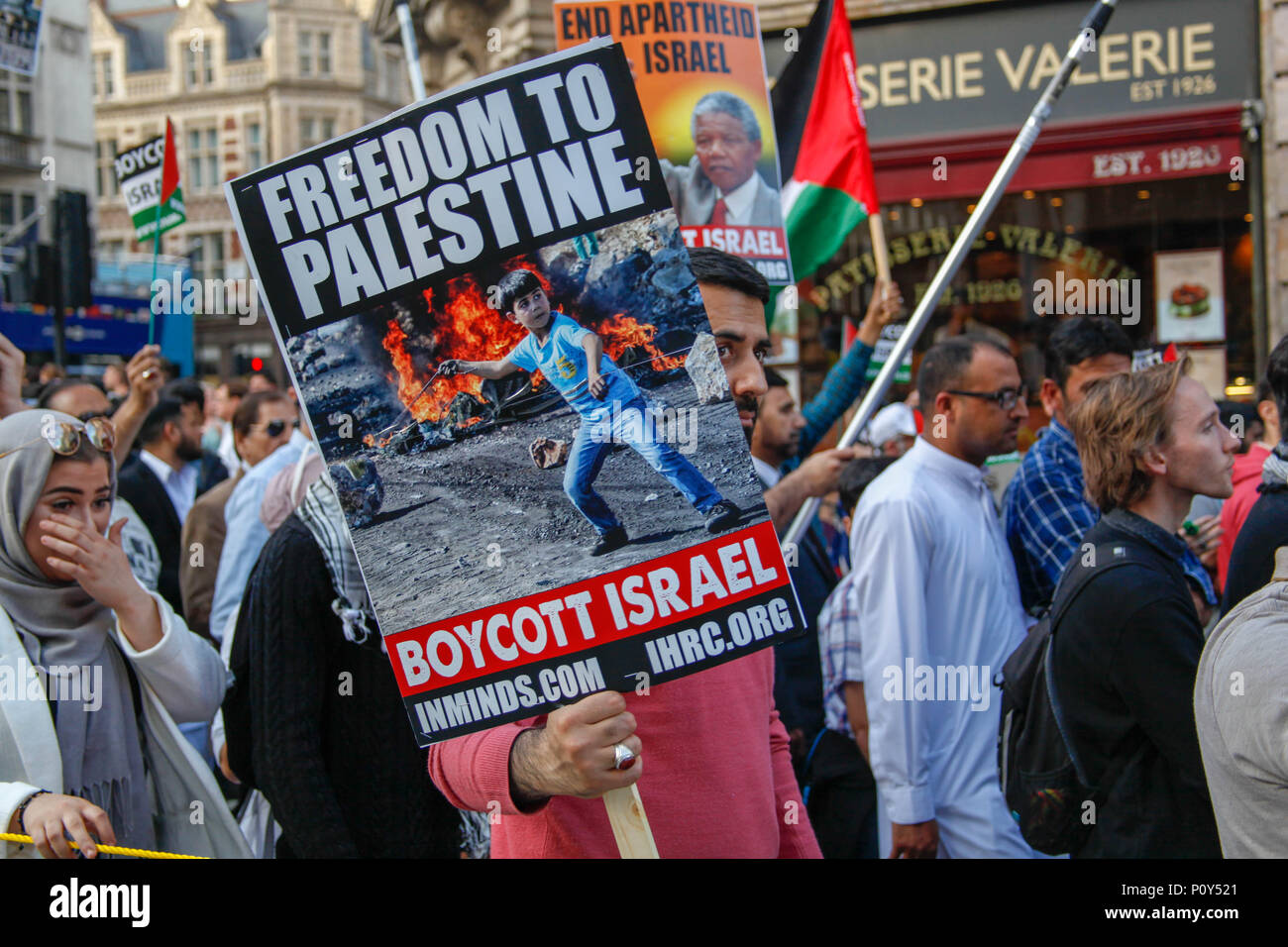 London, UK. 10th June 2018. Pro-Palestine supporter at the Al-Quds March Credit: Alex Cavendish/Alamy Live News Stock Photo