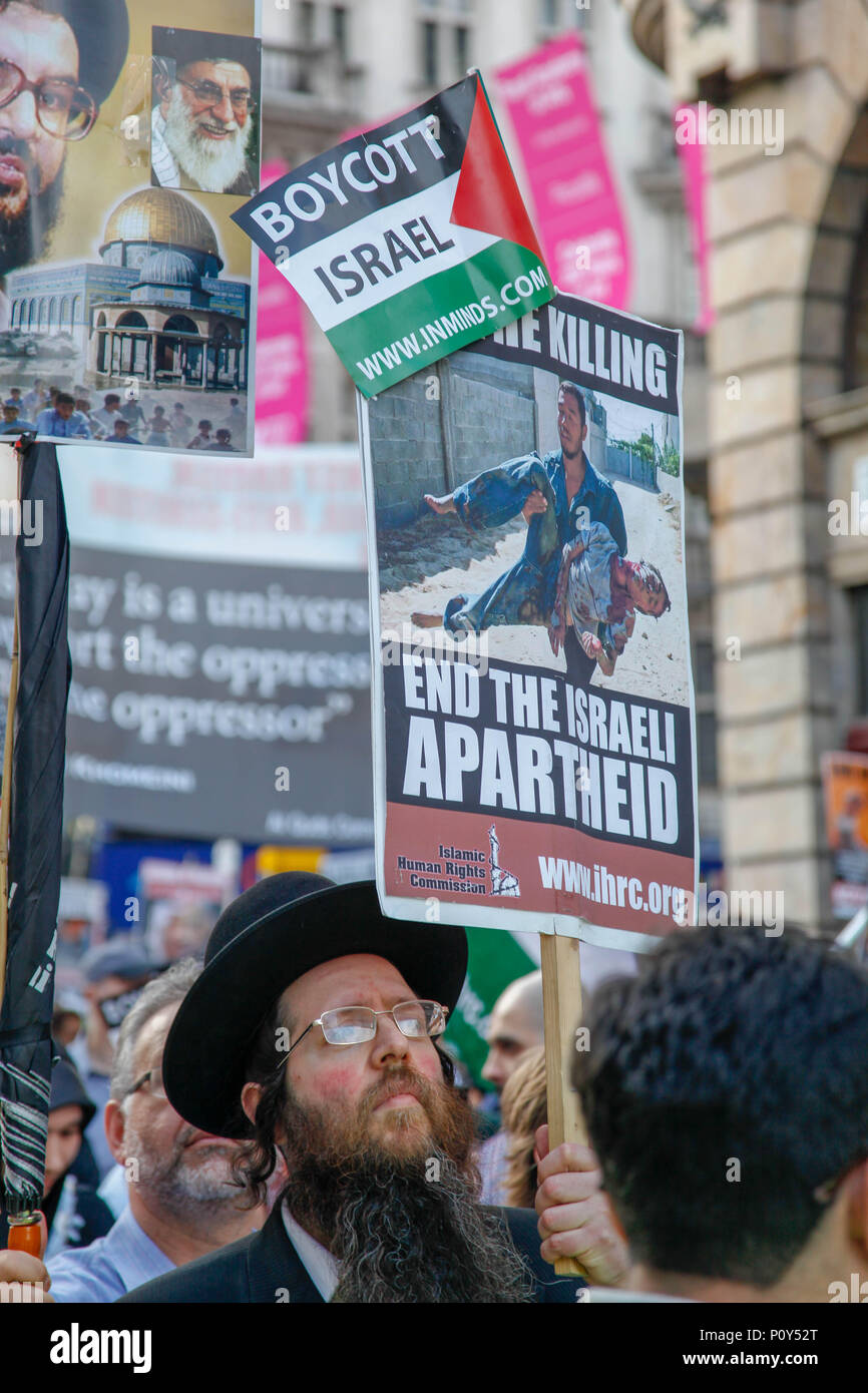 London, UK. 10th June 2018. Hasidic Jew Supporting Palestine at the Al-Quds March Credit: Alex Cavendish/Alamy Live News Stock Photo