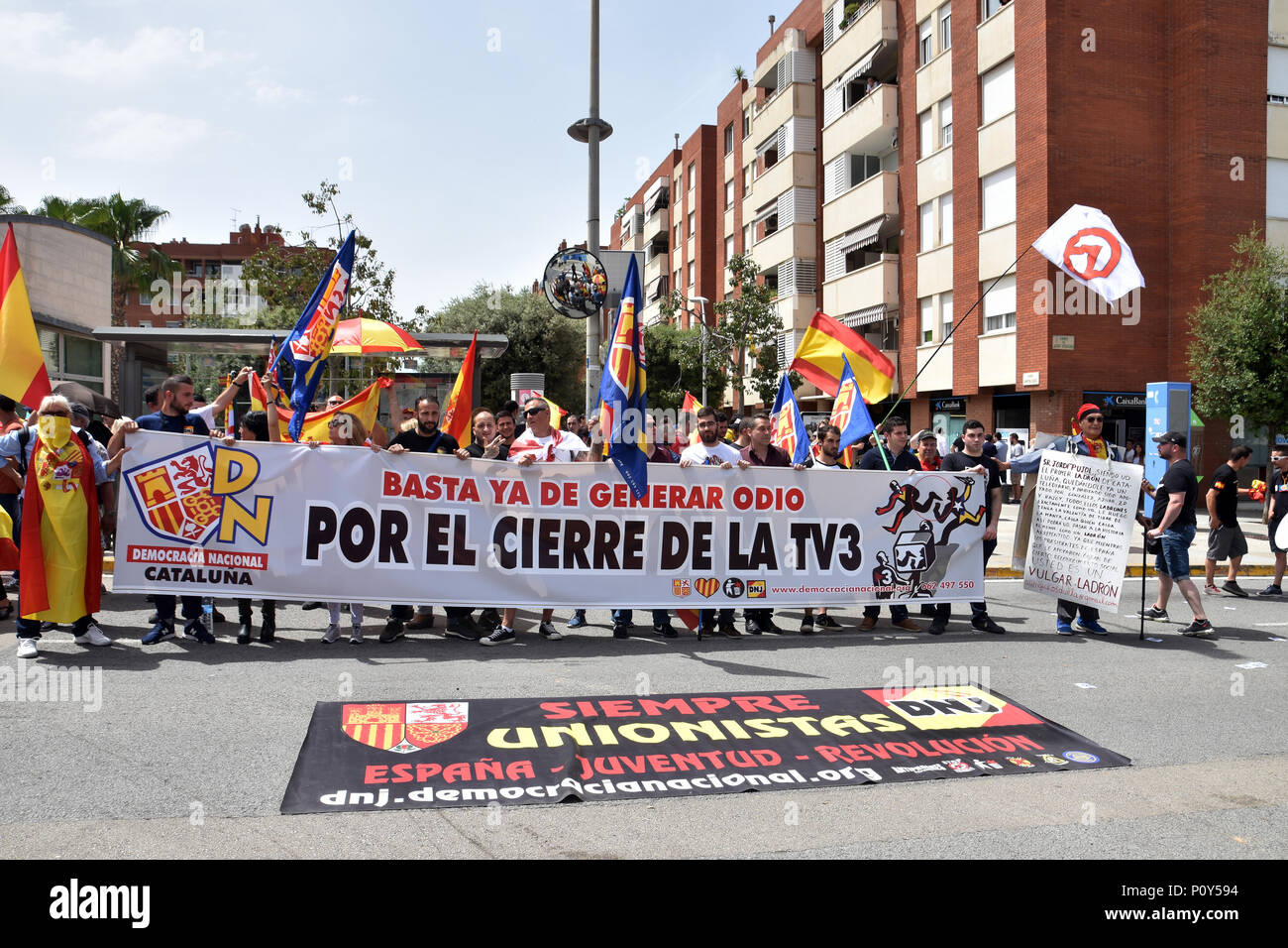 ungdomskriminalitet Lam suppe Banner requesting the closure of TV3 (public TV Catalonia) is displayed in front of the headquarters of the Public Television of Catalonia. Hundreds of people, fans and groups of the ultra right ungdomskriminalitet Lam suppe Banner requesting the closure of TV3 (public TV Catalonia) is displayed in front of the headquarters of the Public Television of Catalonia. Hundreds of people, fans and groups of the ultra right