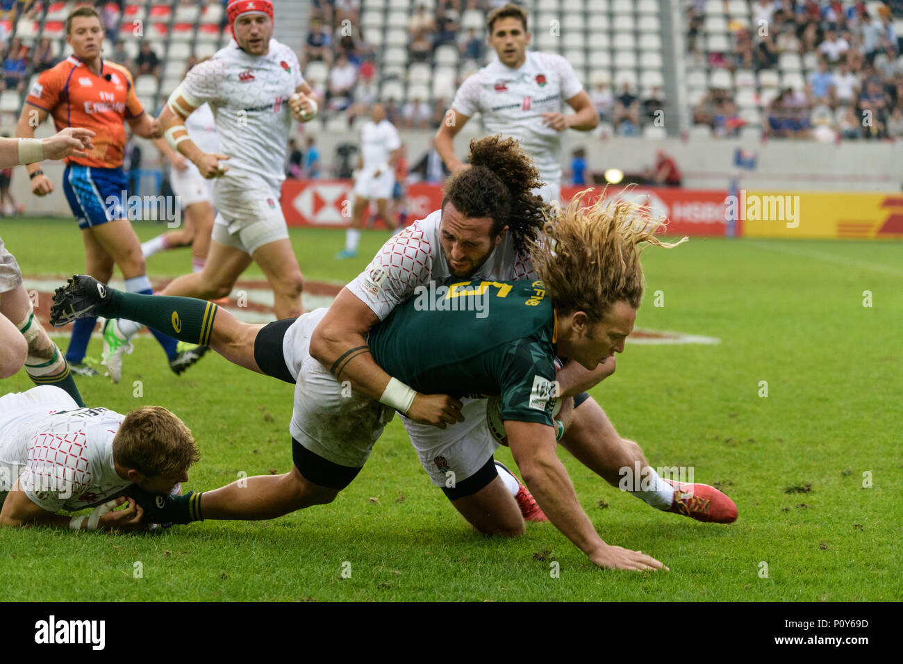 Paris, France. 10th Jun, 2018. Springboks player Werner Kok is tackled by English Mike Ellery during the final of HSBC Paris Sevens Series. South Africa wins both the tournament and the 2018 Sevens World Series. Paris, France,  June 10th 2018. Stock Photo