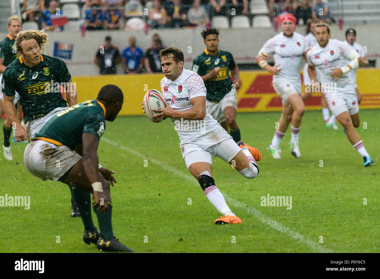 Paris, France. 10th Jun, 2018. England offense (here Oliver Lindsey Hague) has hard time going through South Africa defense during the loss in final of the HSBC Paris Sevens Series. South Africa will win both the tournament and the 2018 Sevens World Series, Paris, France, June 10th 2018. Stock Photo