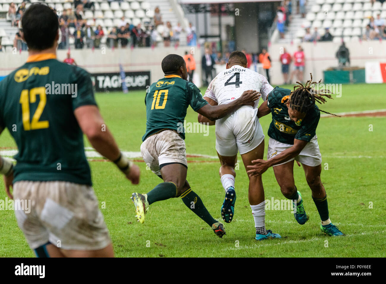 Paris, France. 10th Jun, 2018. England offense (here Dan Norton) has hard time going through South Africa defense during the loss in final of the HSBC Paris Sevens Series. South Africa will win both the tournament and the 2018 Sevens World Series, Paris, France, June 10th 2018. Stock Photo