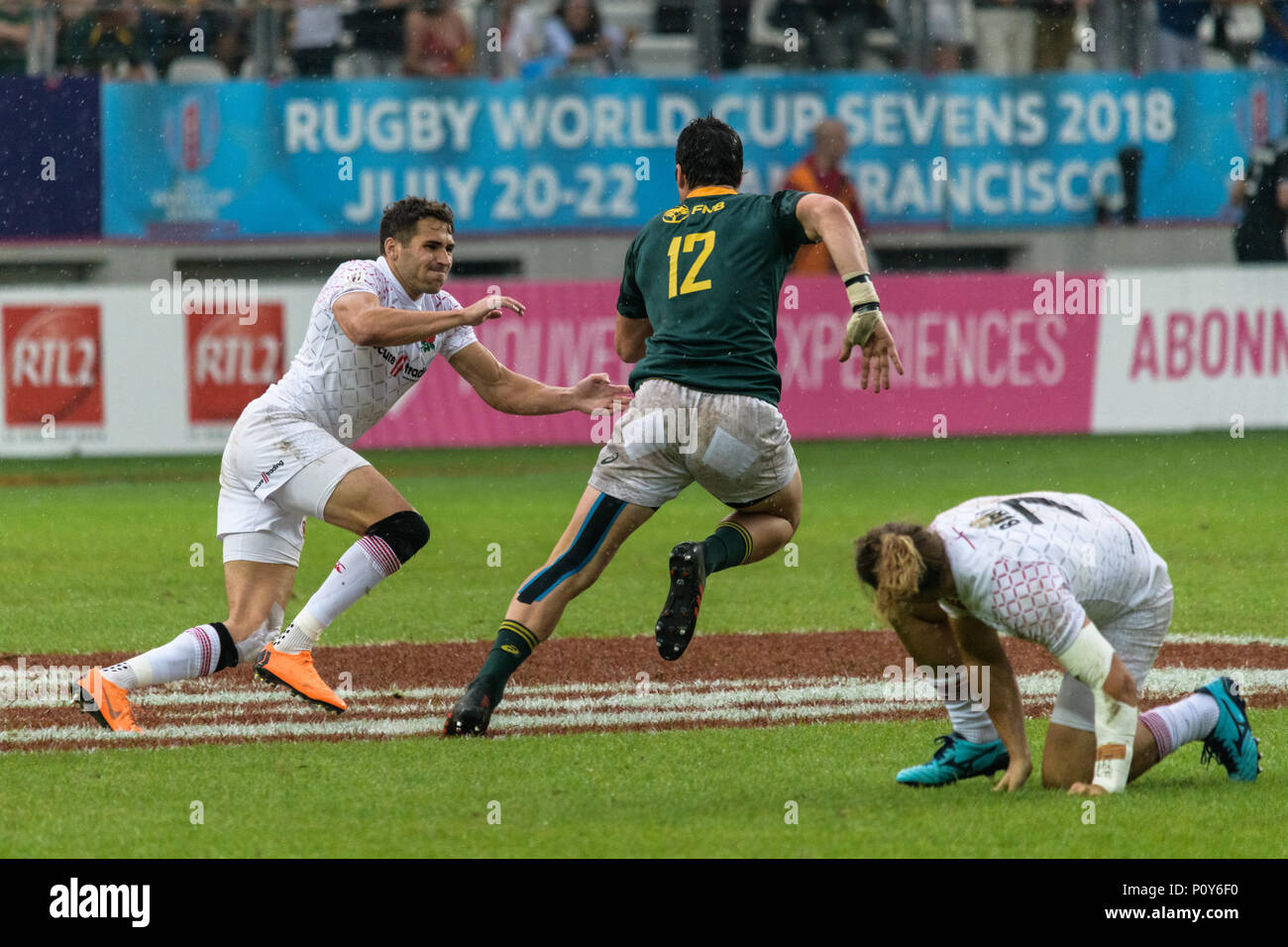 Paris, France. 10th Jun, 2018. Springboks player Ruhan Nel goes through the English defence during South Africa victory in the final of the HSBC Paris Sevens Series. South Africa wins both the tournament and the 2018 Sevens World Series. Paris, France, 10th June 2018. Stock Photo