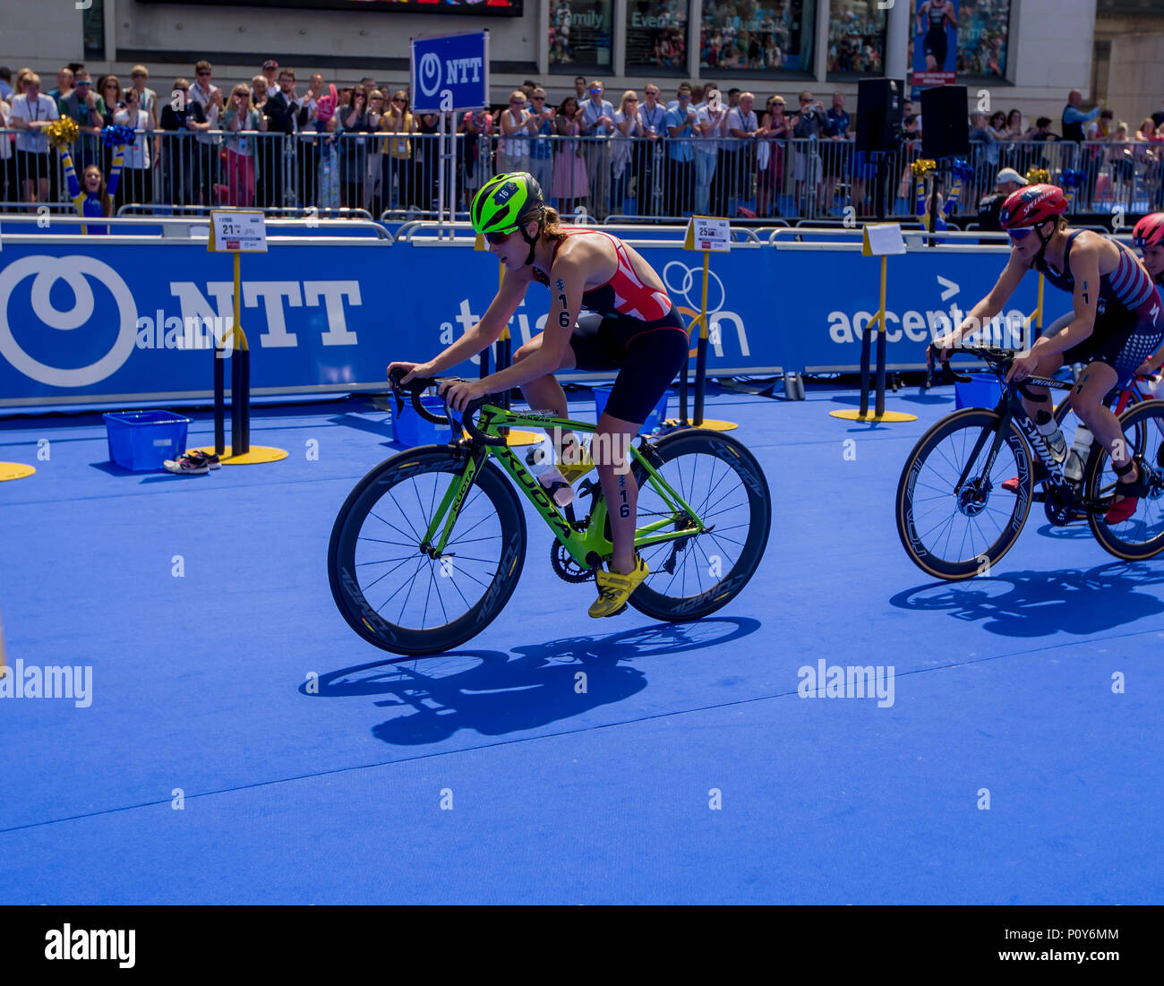 Leeds, UK. 10th June, 2018. AJ Bell World Triathlon Series, Leeds; Jessica Learmonth (GBR) riding through Transition 2 chased by Katie Zaferes (USA) during the bike discipline of the AJ Bell World Triathlon Leeds Credit: Action Plus Sports/Alamy Live News Stock Photo