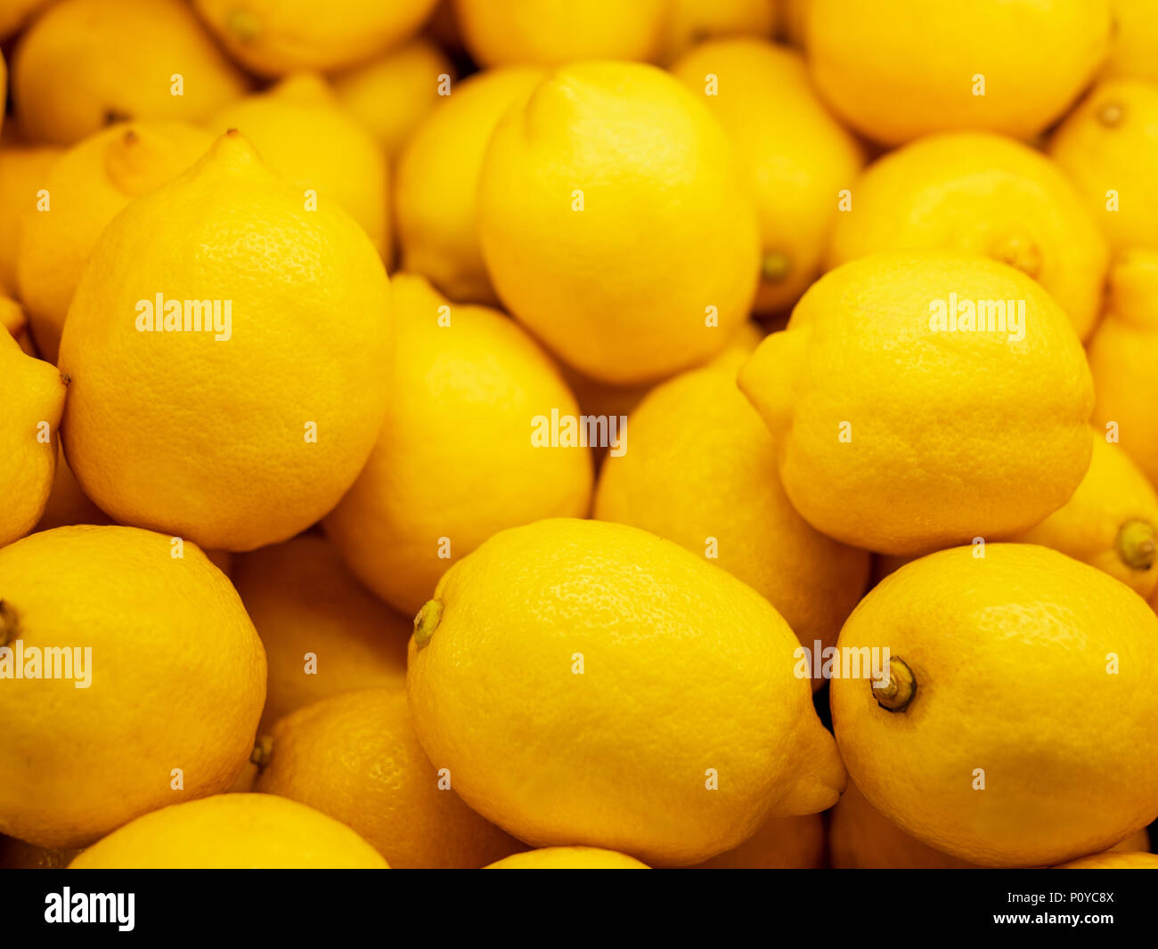 Lemonscloseup hires stock photography and images Alamy