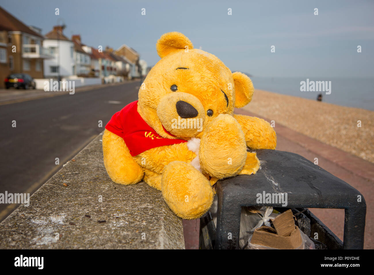 Abandoned teddy bear hi-res stock photography and images - Alamy
