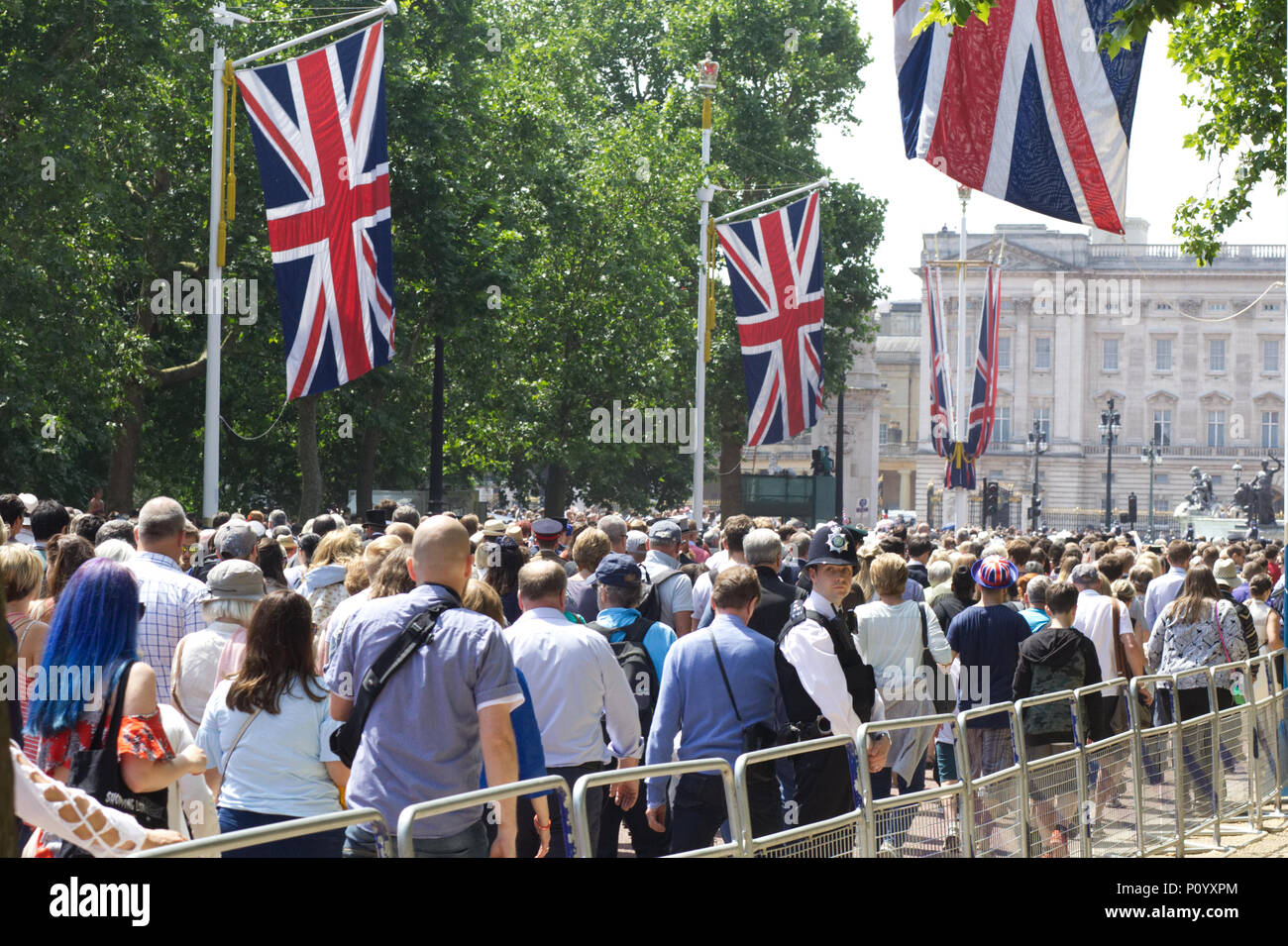 Crowds gathering along the mall to see the royal family on the balcony at Buckingham Palace Stock Photo