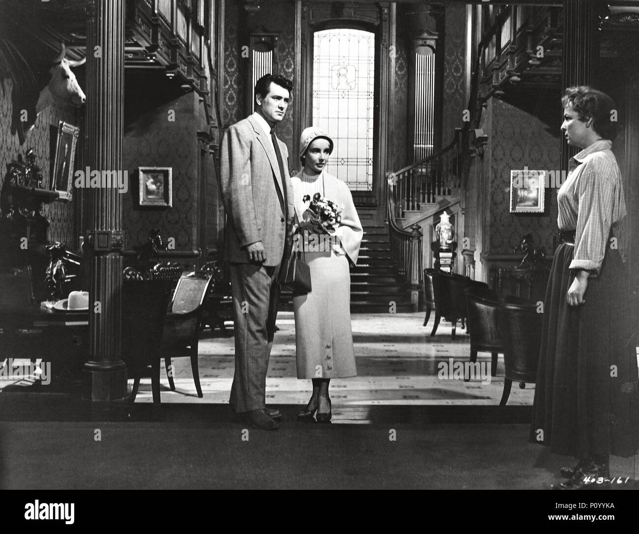 Original Film Title: GIANT.  English Title: GIANT.  Film Director: GEORGE STEVENS.  Year: 1956.  Stars: ROCK HUDSON; MERCEDES MCCAMBRIDGE; ELIZABETH TAYLOR. Credit: WARNER BROTHERS / Album Stock Photo