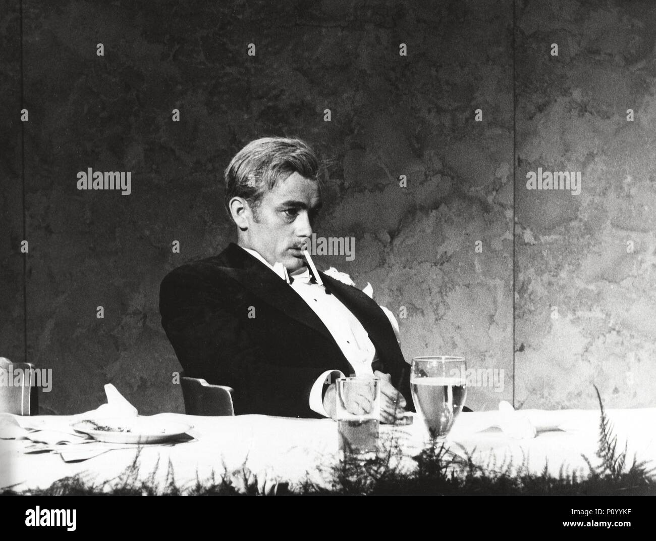 Original Film Title: GIANT.  English Title: GIANT.  Film Director: GEORGE STEVENS.  Year: 1956.  Stars: JAMES DEAN. Credit: WARNER BROTHERS / Album Stock Photo