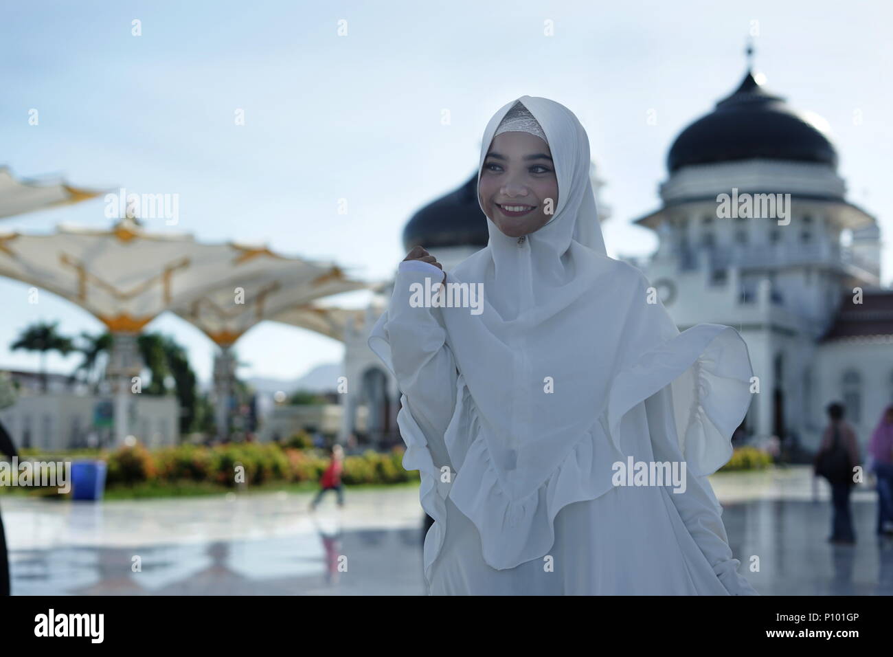 Asian woman wearing hijab hi-res stock photography and images - Alamy