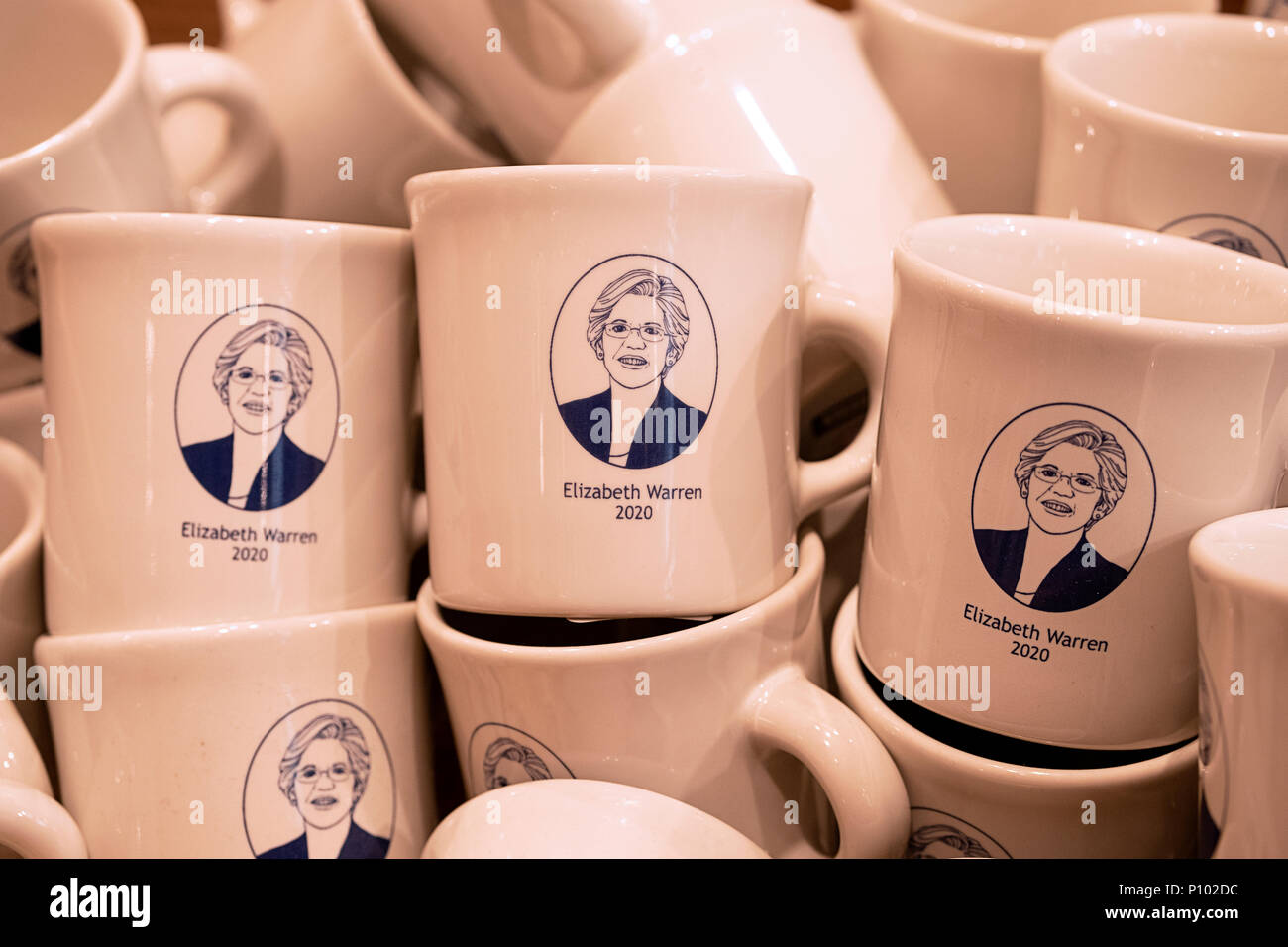 Senator ELIZABETH WARREN mugs for sale at Fish's Eddy on Broadway in Lower Manhattan, New York City. Stock Photo