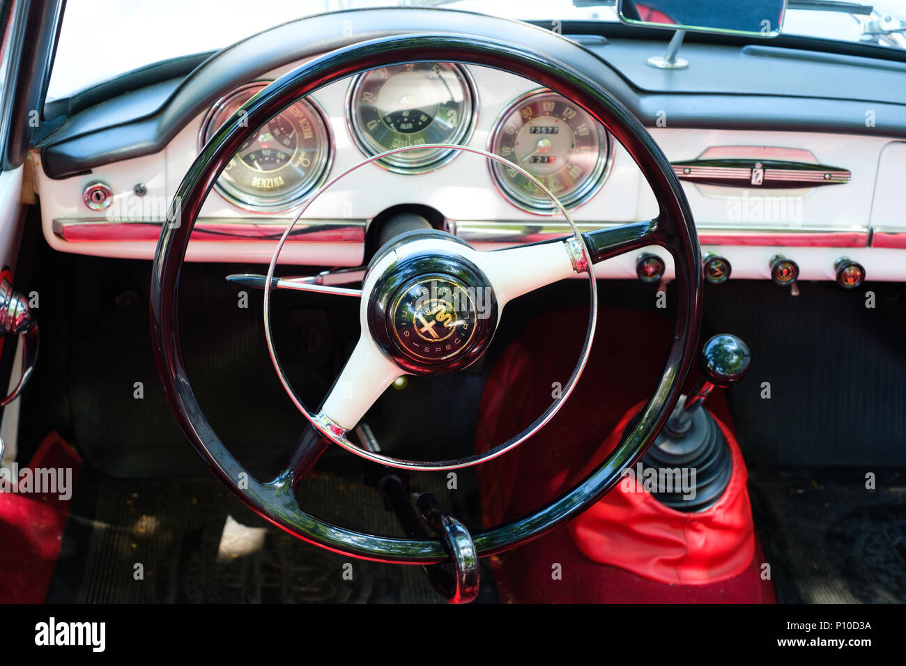 Old Alfa Romeo Logo Stock Photos Amp Old Alfa Romeo Logo