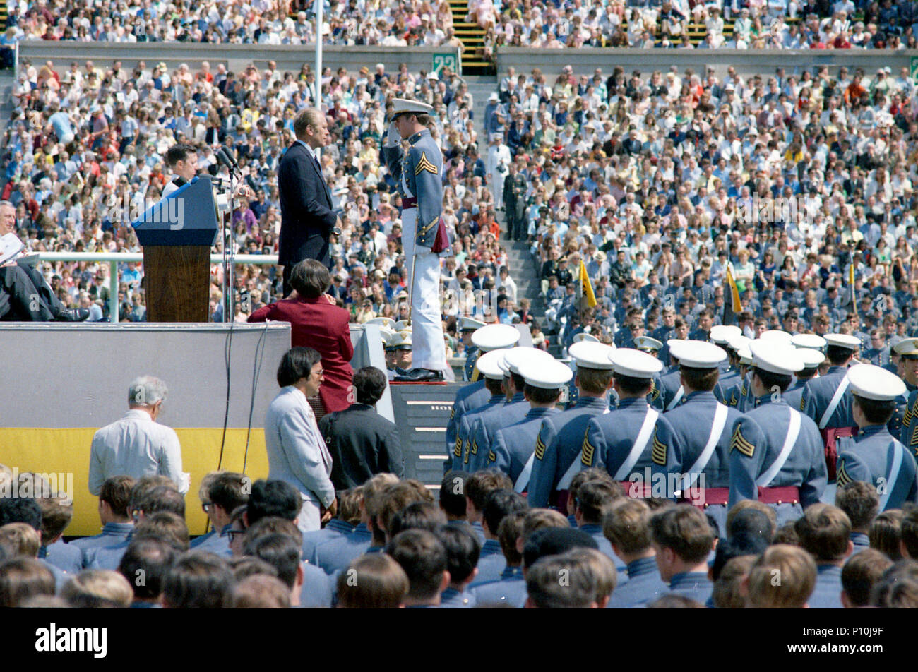 1975 June 4 – United States Military Academy – West Point, NY – Gerald R. Ford, Platform Guests, Cadets, Guests – GRF in background, handshaking; cadets in foreground walking up ramp to platform – U.S. Military Academy 1975 Commencement - West Point, New York Stock Photo