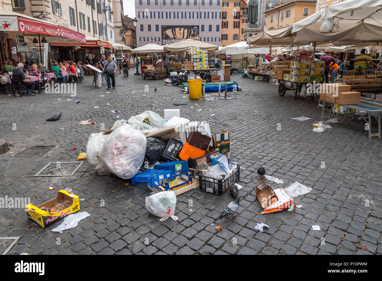 Campo de' Fiori after market hours, Rome, Italy Stock Photo - Alamy