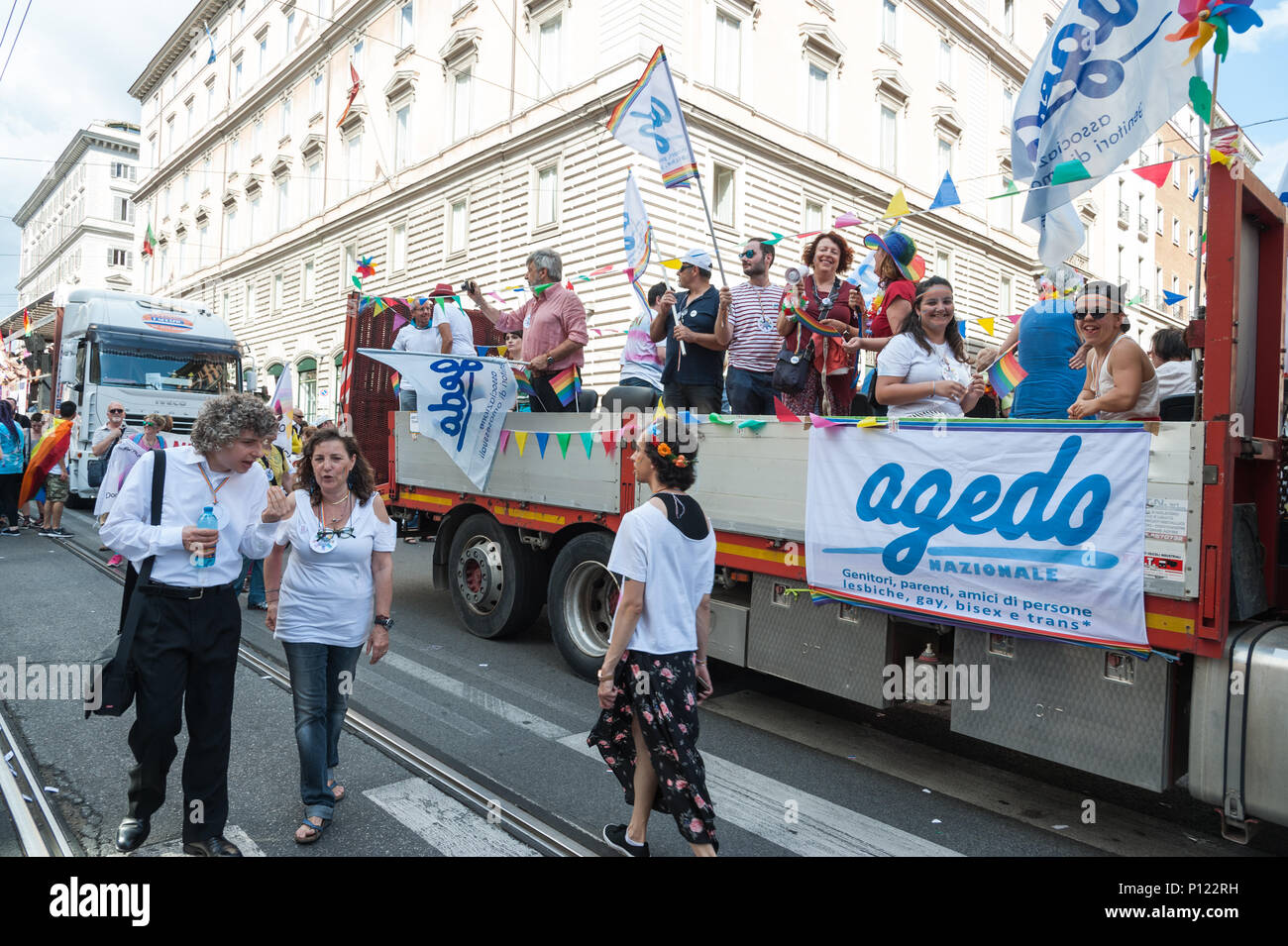Rome, Italy. 09th June, 2018. Thousands of people took part in the Gay Pride 2018 in Rome on June 9th, marching through some streets of the city from Piazza della Repubblica to Piazza Madonna di Loreto. Present LGTB associations, political figures including the vice mayor of Rome Luca Bergamo, presidents of some Municipalities, the president of the Lazio Region Luca Zingaretti and his deputy Massimiliano Smeriglio, the secretary of CGIL Susanna Camusso. Credit: Leo Claudio De Petris/Pacific Press/Alamy Live News Stock Photo