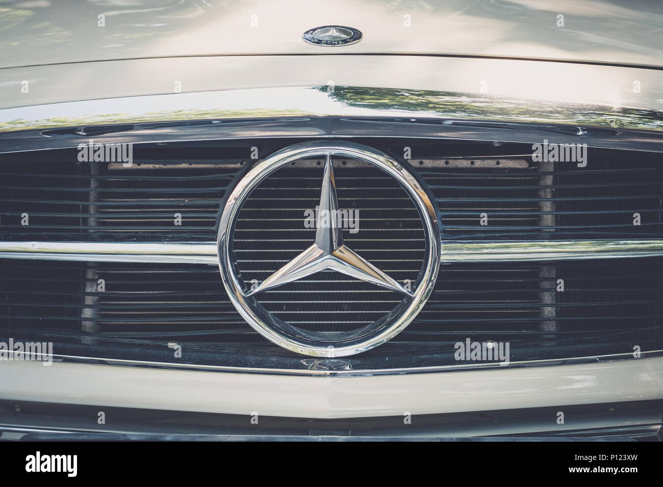 Mercedes benz front grill vintage hi-res stock photography and images -  Alamy