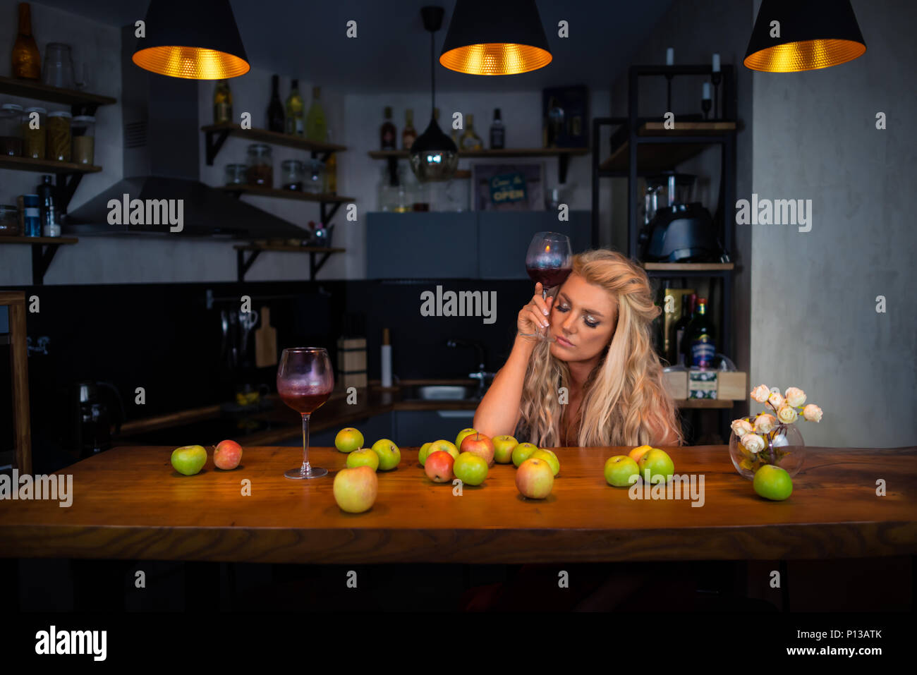 Lonely girl bar hi-res stock photography and images - Alamy