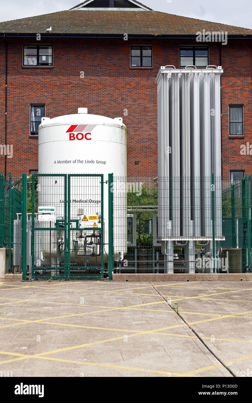 Liquid medical oxygen storage tank in hospital grounds Stock Photo