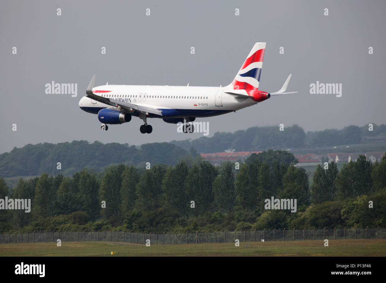 British Airways Airbus A320-232 jet G-EUYO on its final approach as it comes in to land at Edinburgh Airport Stock Photo