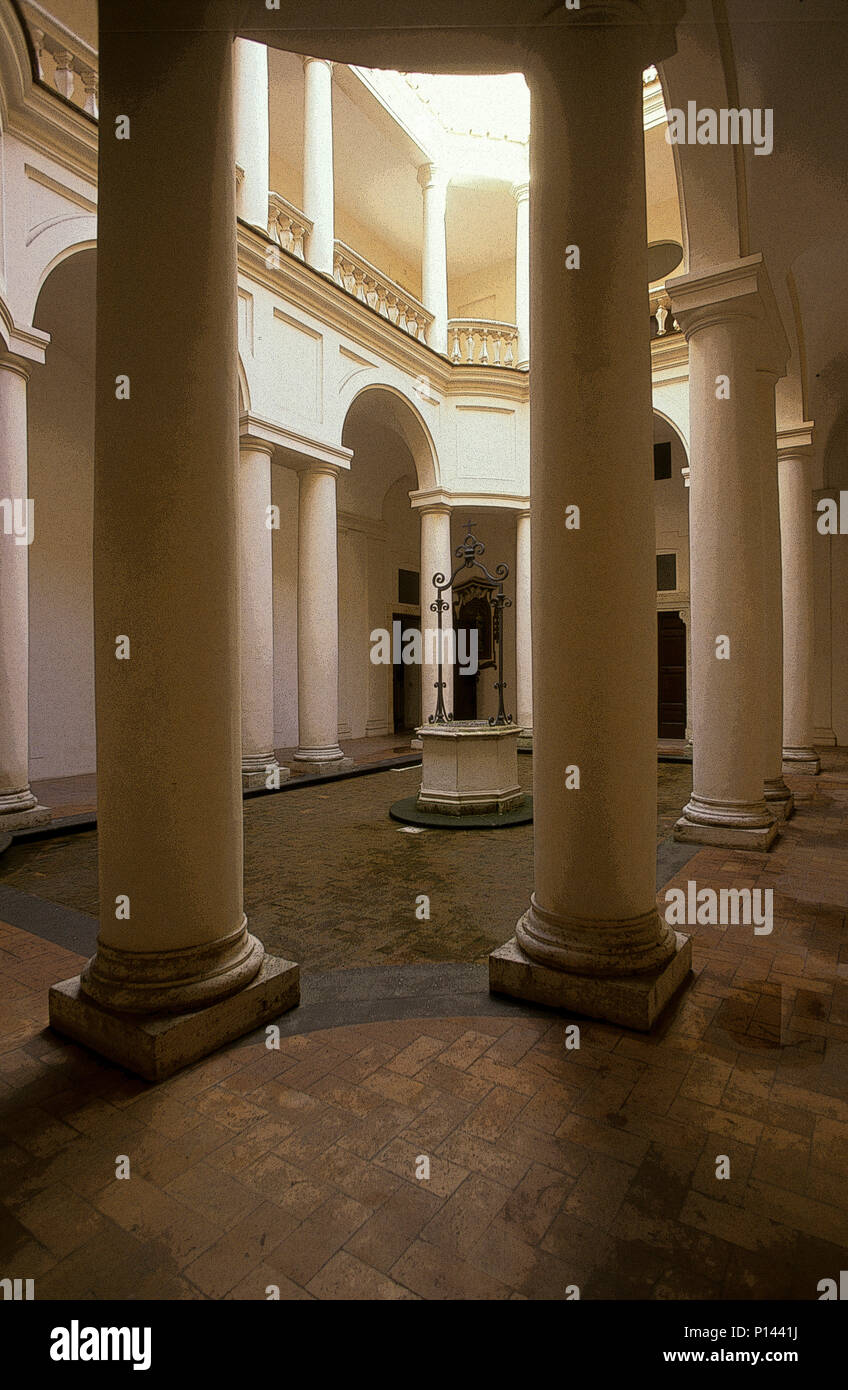 San Carlo alle Quattro Fontane (1634-36): monastery, the cloister, view from arcade looking into central space, by Francesco Borromini, Rome, Italy Stock Photo