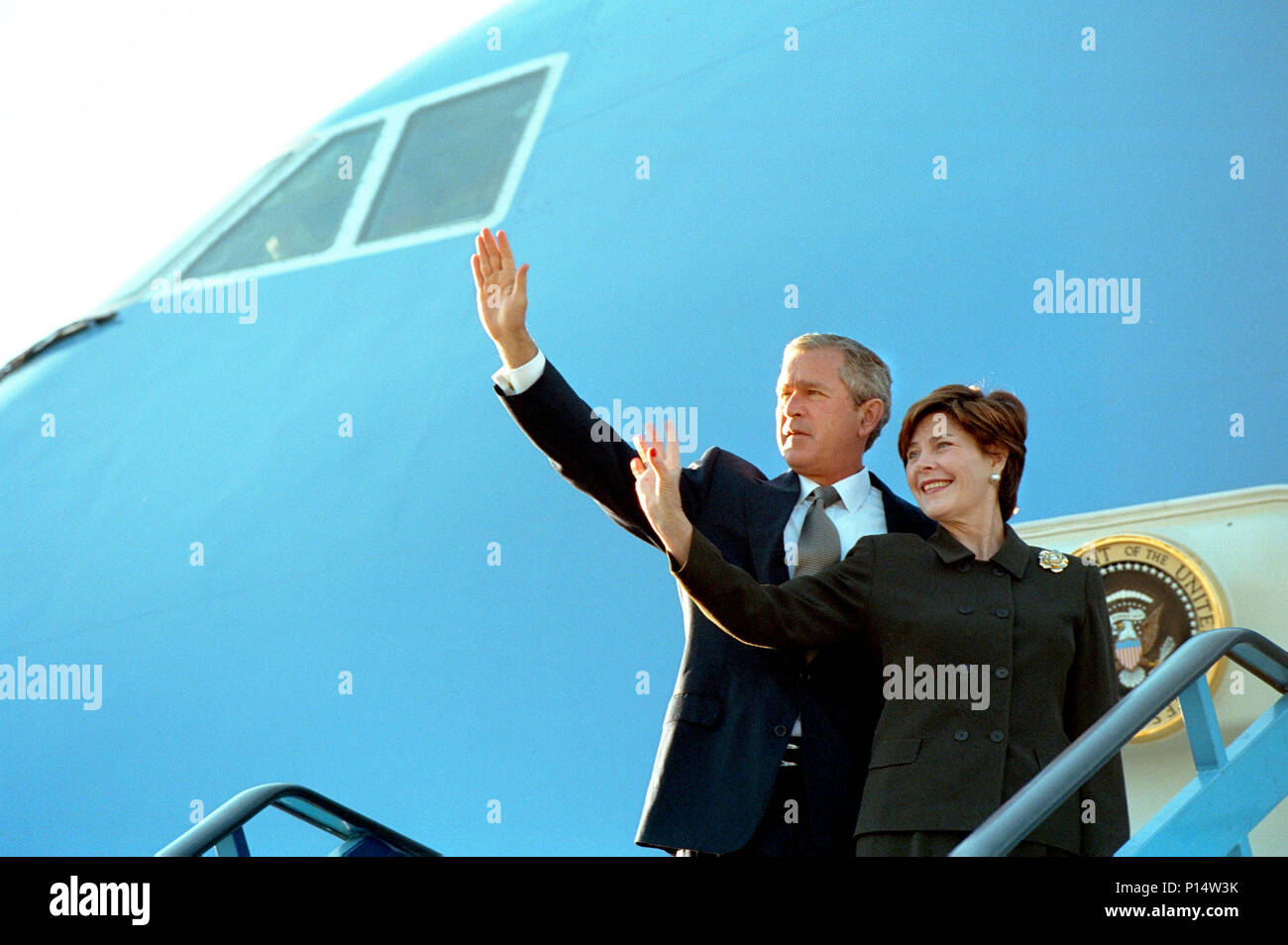 President and Mrs Bush boarding Air Force One Stock Photo