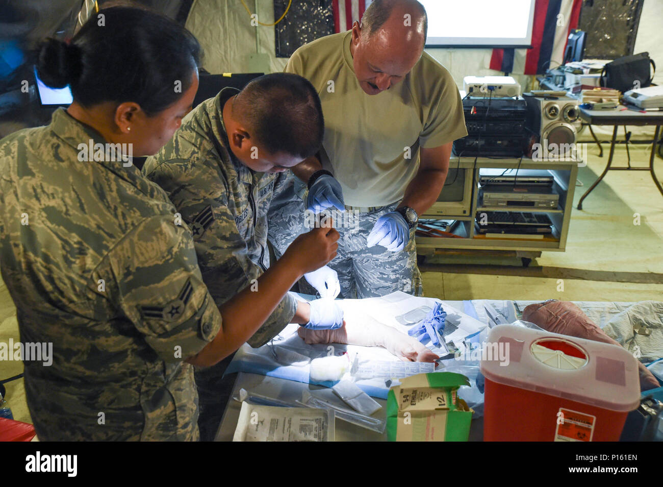 U S Air Force Capt David Stewart 144th Medical Detachment 1 Physician S Assistant California Air National Guard Instructs Airmen From The 144th Meddet 1 On Proper Suturing Techniques During Operation Kula Aloha May