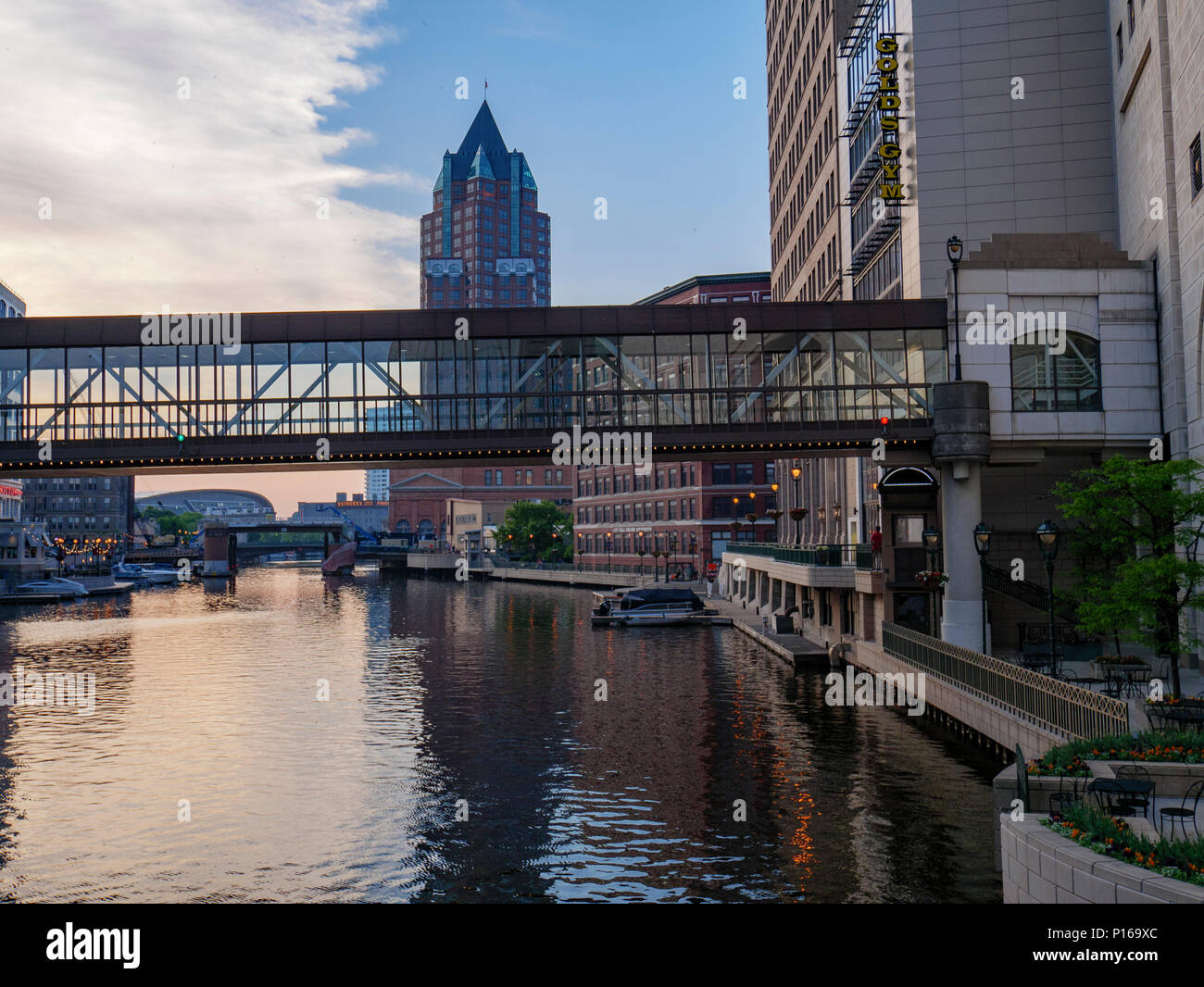 Milwaukee River and bridges Stock Photo Alamy