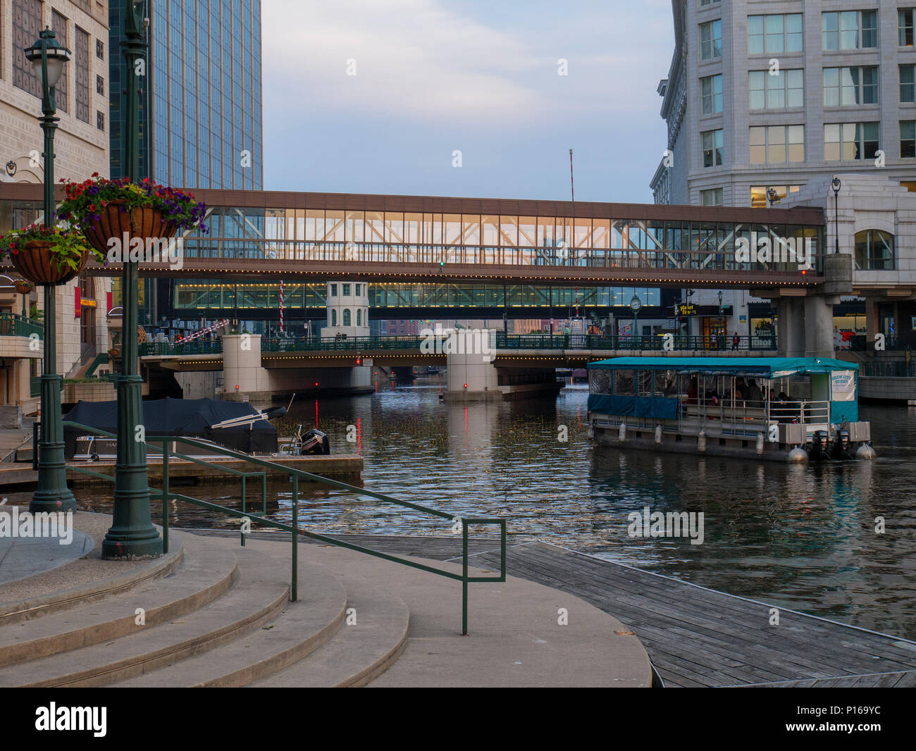 Milwaukee Riverwalk and river Stock Photo Alamy