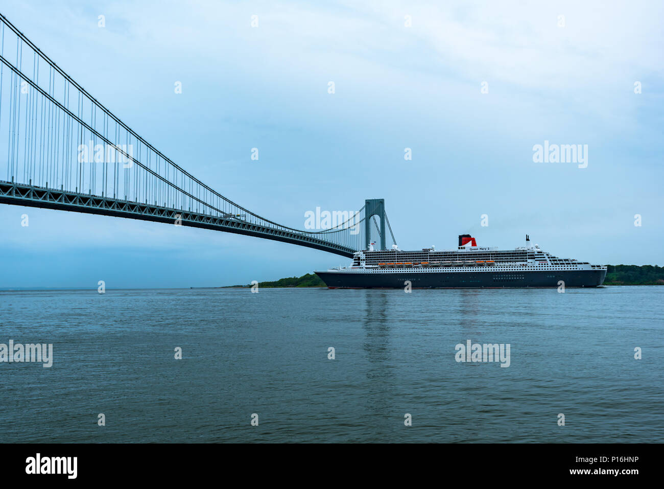 Transatlantic Bridge >> Brooklyn New York Usa June 10 2018 Rms Queen Mary 2 Passing Transatlantic Bridge >> Brooklyn New York Usa June 10 2018 Rms Queen Mary 2 Passing