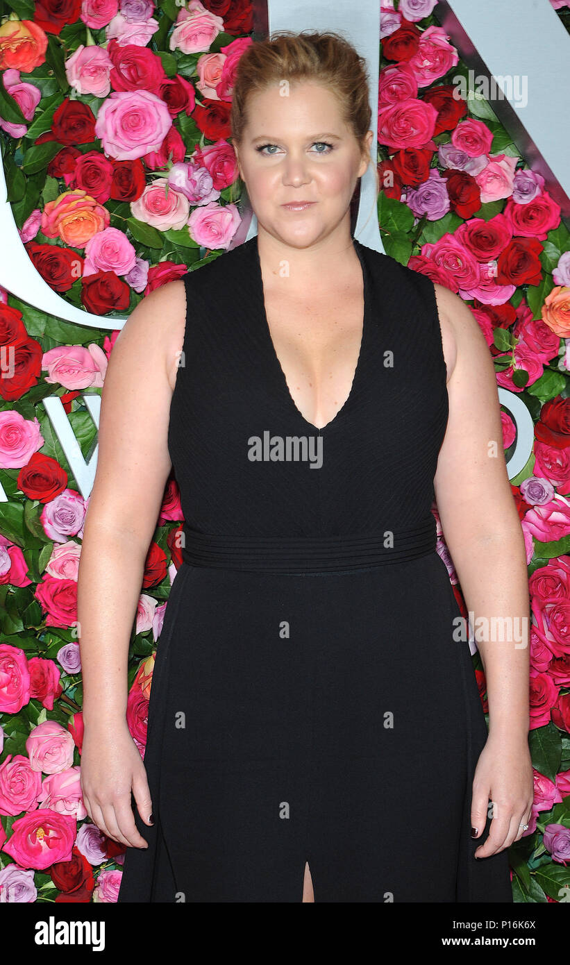 New York, NY, USA. 10th June, 2018. Amy Schumer attends the 72nd Annual Tony Awards at Radio City Music Hall on June 10, 2018 in New York City. Credit: MediaPunch Inc/Alamy Live News Stock Photo