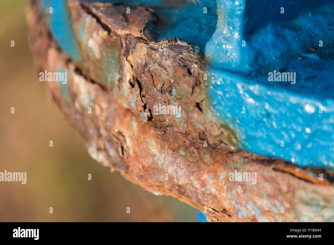 Old rusted steel structure There is a danger to the structure and use ...