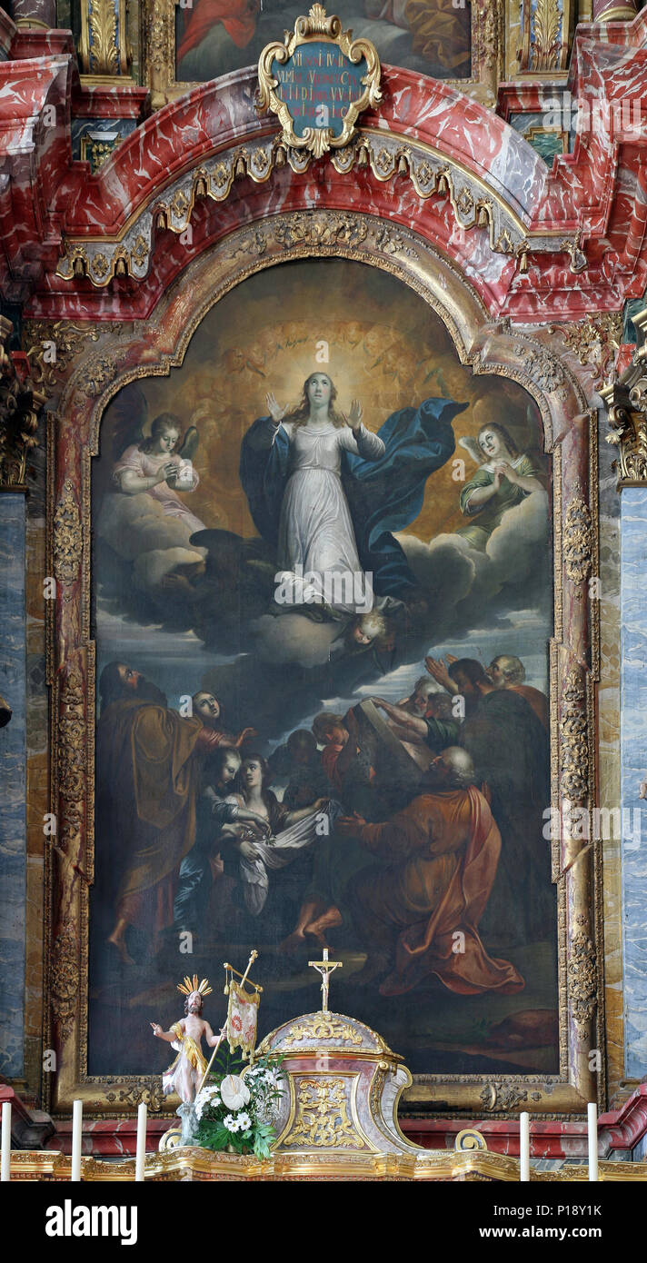Virgin mary altar in cathedral hi-res stock photography and images - Alamy
