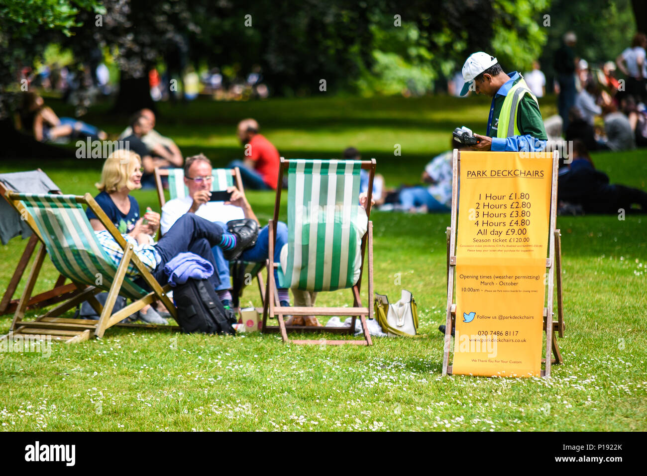 Deck chairs to rent hires stock photography and images Alamy