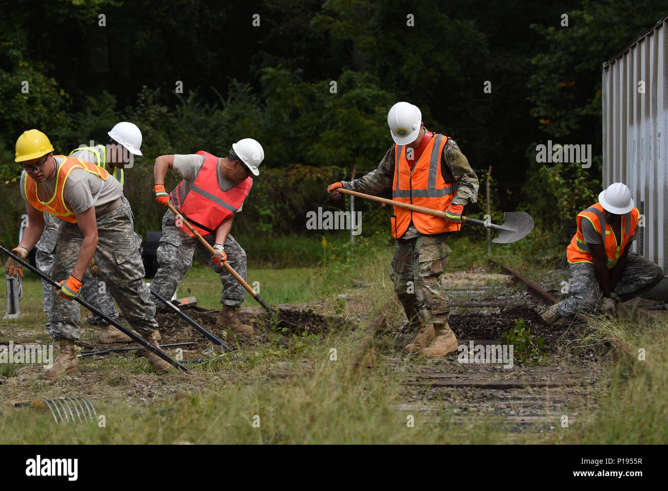 U.S. Army Soldiers with the 757th Expeditionary Rail Command conduct ...