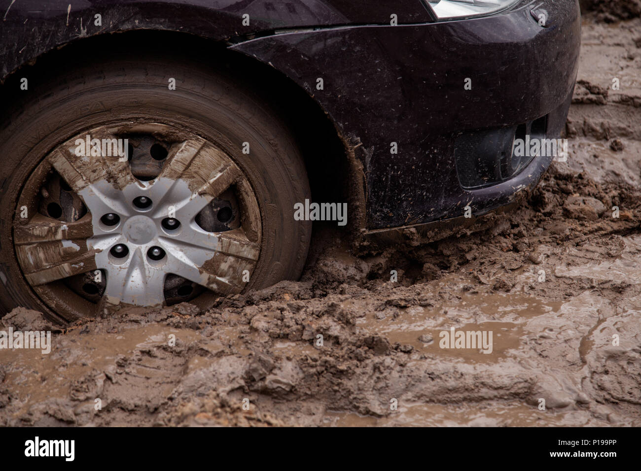 Car Stuck Mud High Resolution Stock Photography And Images Alamy