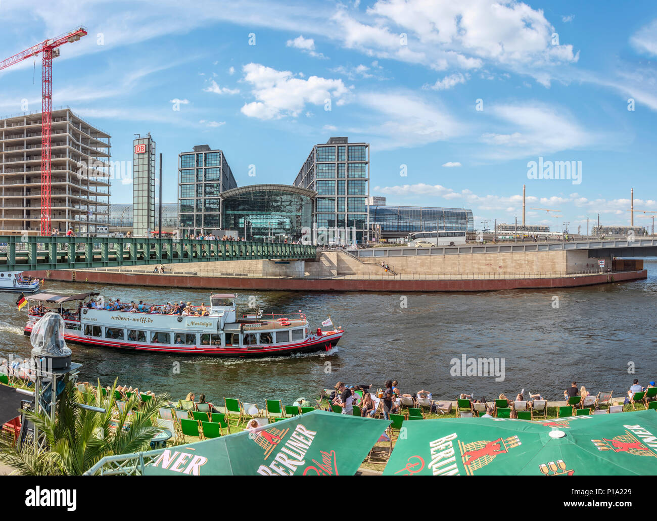Berlin Riverside outdoor bar at River Spreer in front of the new central railway station, Germany Stock Photo