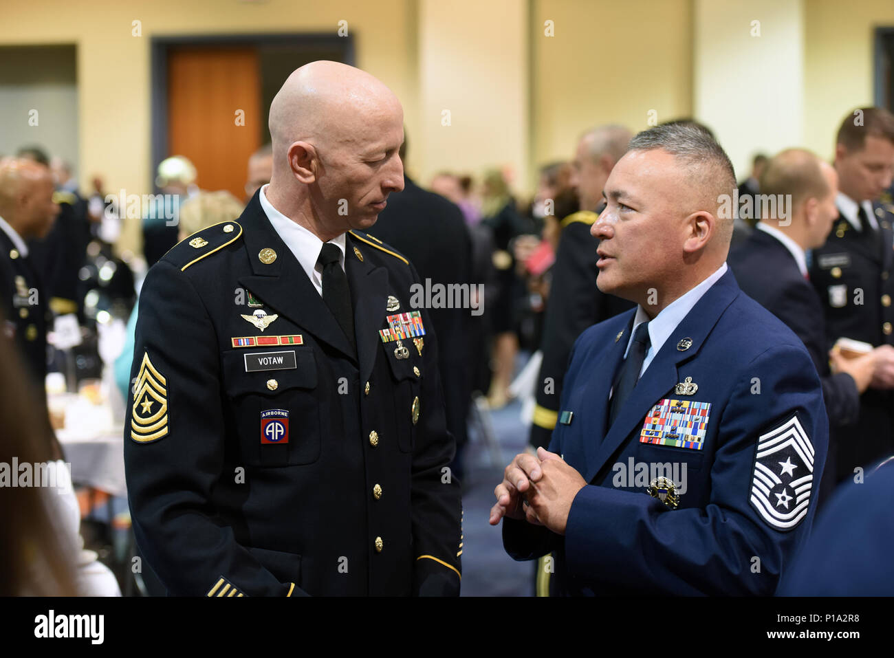 Air Force Chief Master Sgt. Mitchell Brush, senior enlisted advisor to the chief of the National Guard Bureau, at the Congressional Staff Breakfast attended by about 300 military legislative assistants at the 2016 AUSA Annual Meeting, Washington, D.C., Oct. 4, 2016. (U.S. Army National Guard photo by Sgt. 1st Class Jim Greenhill) Stock Photo