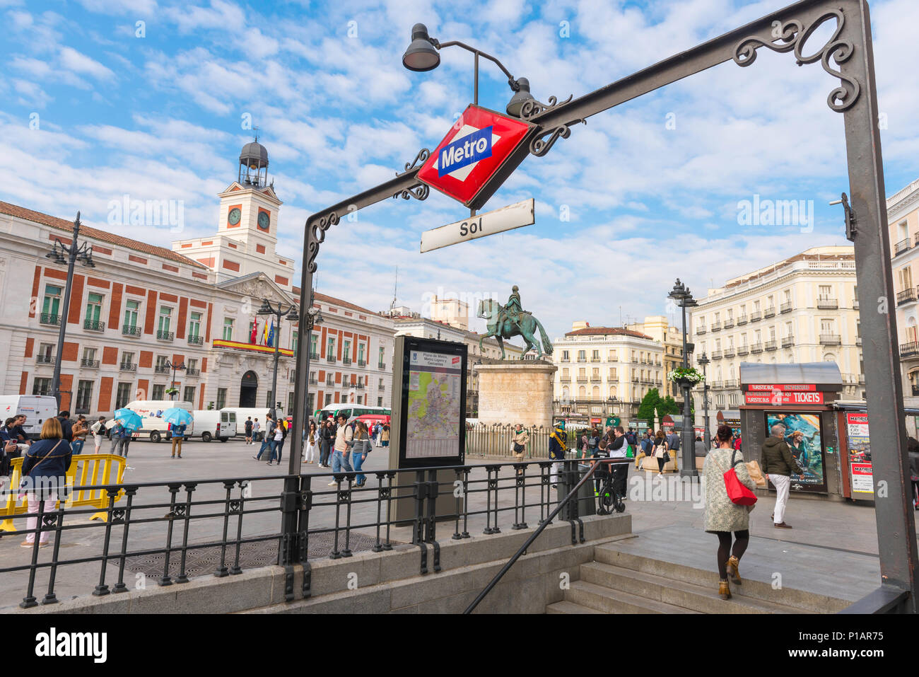 Sol Madrid, view of the metro entrance and central square of the Puerta del  Sol in the center of Madrid, Spain Stock Photo - Alamy
