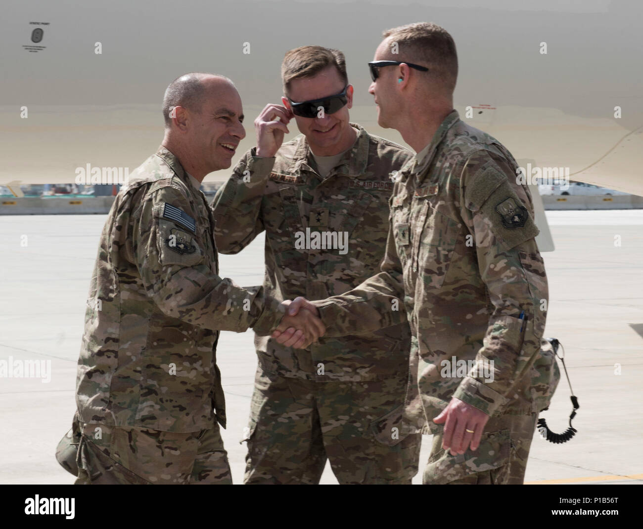 Brig. Gen. James Sears, 455th Air Expeditionary Wing commander, welcomes Lt. Gen. Jeffrey Harrigian, U.S. Air Forces Central Command commander, to Bagram Airfield, Afghanistan, Oct. 4, 2016. Harrigian spent time with Airmen and observing the mission of the 455th AEW. (U.S. Air Force photo by Tech. Sgt. Tyrona Lawson) Stock Photo