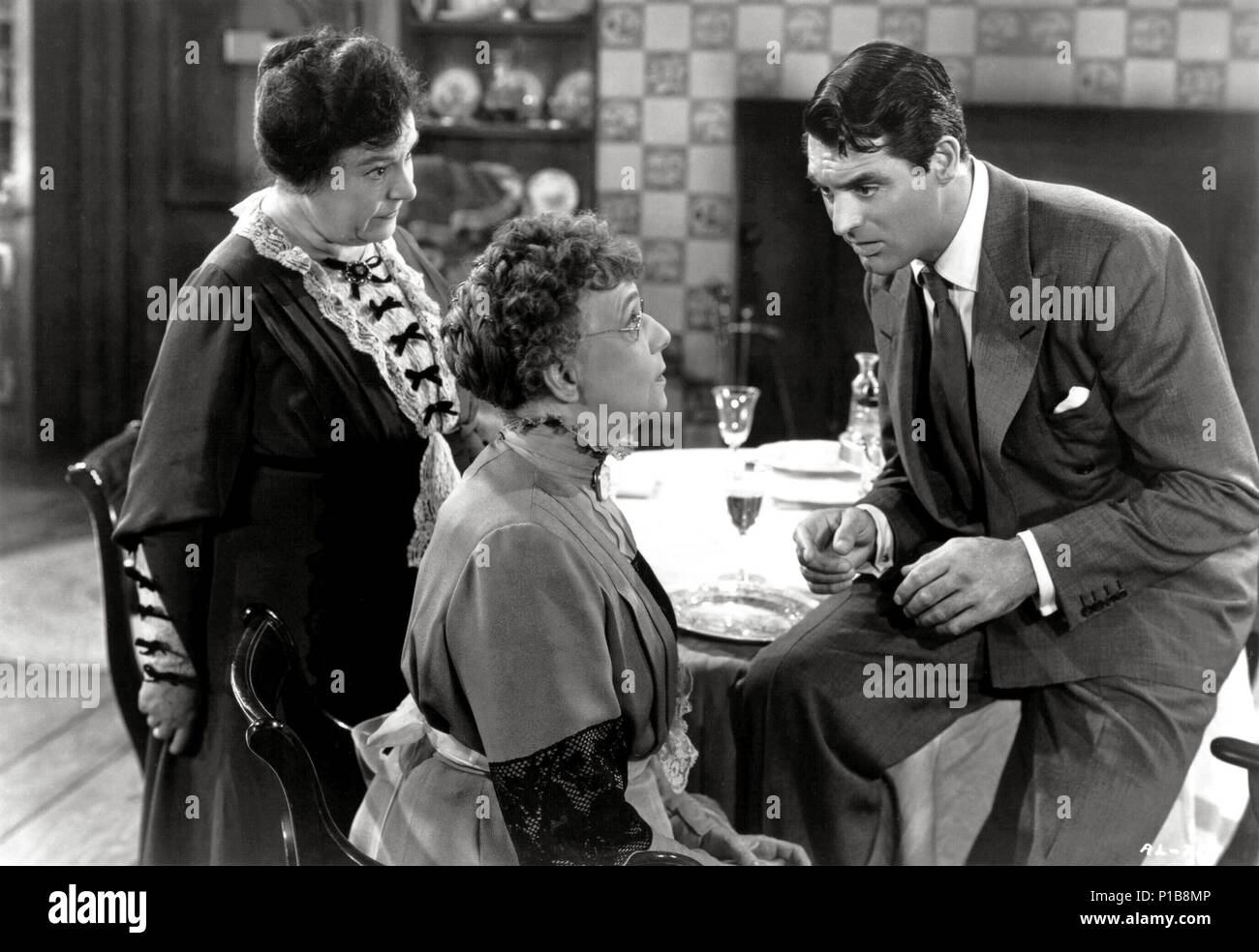 Original Film Title: ARSENIC AND OLD LACE.  English Title: ARSENIC AND OLD LACE.  Film Director: FRANK CAPRA.  Year: 1944.  Stars: CARY GRANT; JOSEPHINE HULL; JEAN ADAIR. Credit: WARNER BROTHERS / Album Stock Photo