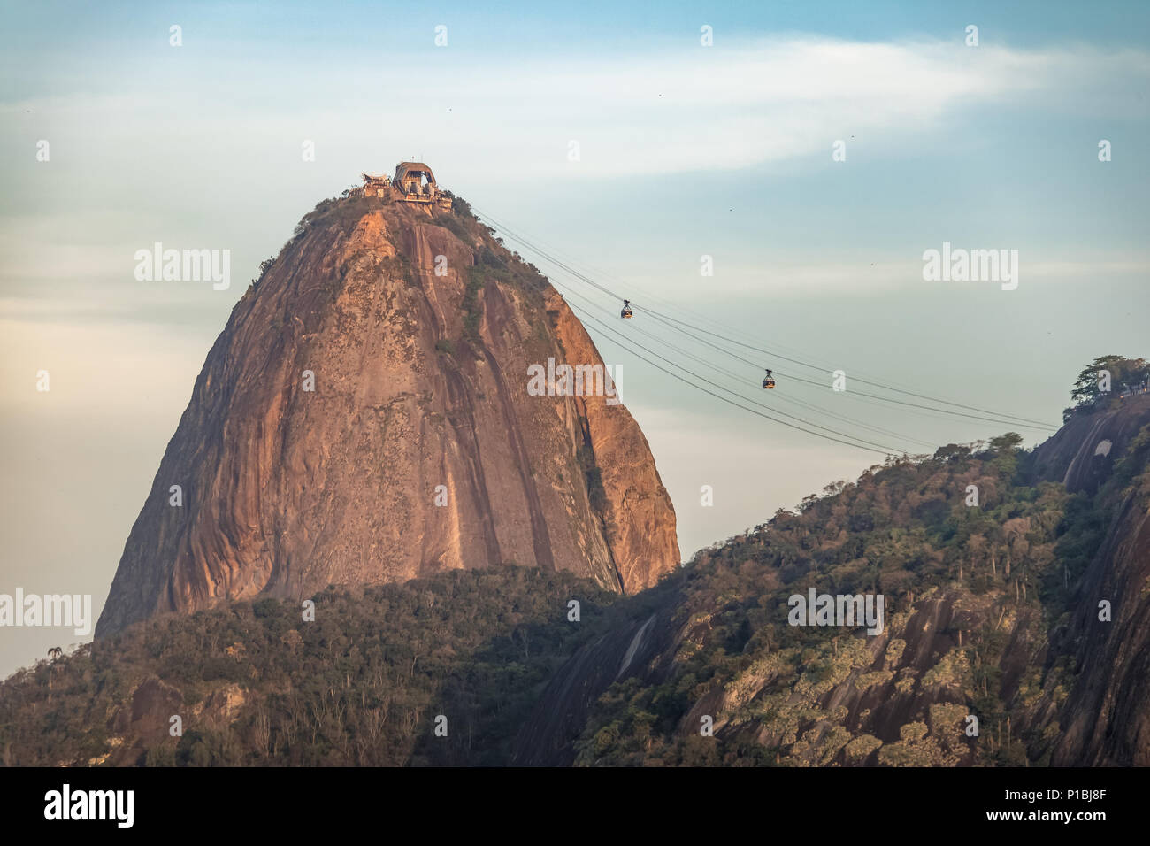 Sugarloaf cable car rio hi-res stock photography and images - Alamy