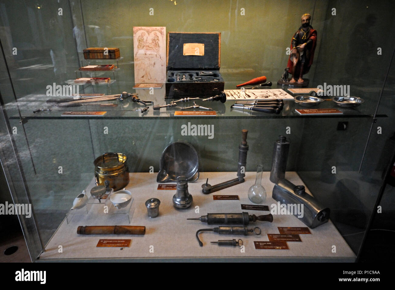 Display cases of medical instruments in medieval hospital “Hotel Dieu” Beaune France   “HOTEL DIEU” BEAUNE FRANCE MEDICAL INSTRUMENTS 0P Stock Photo