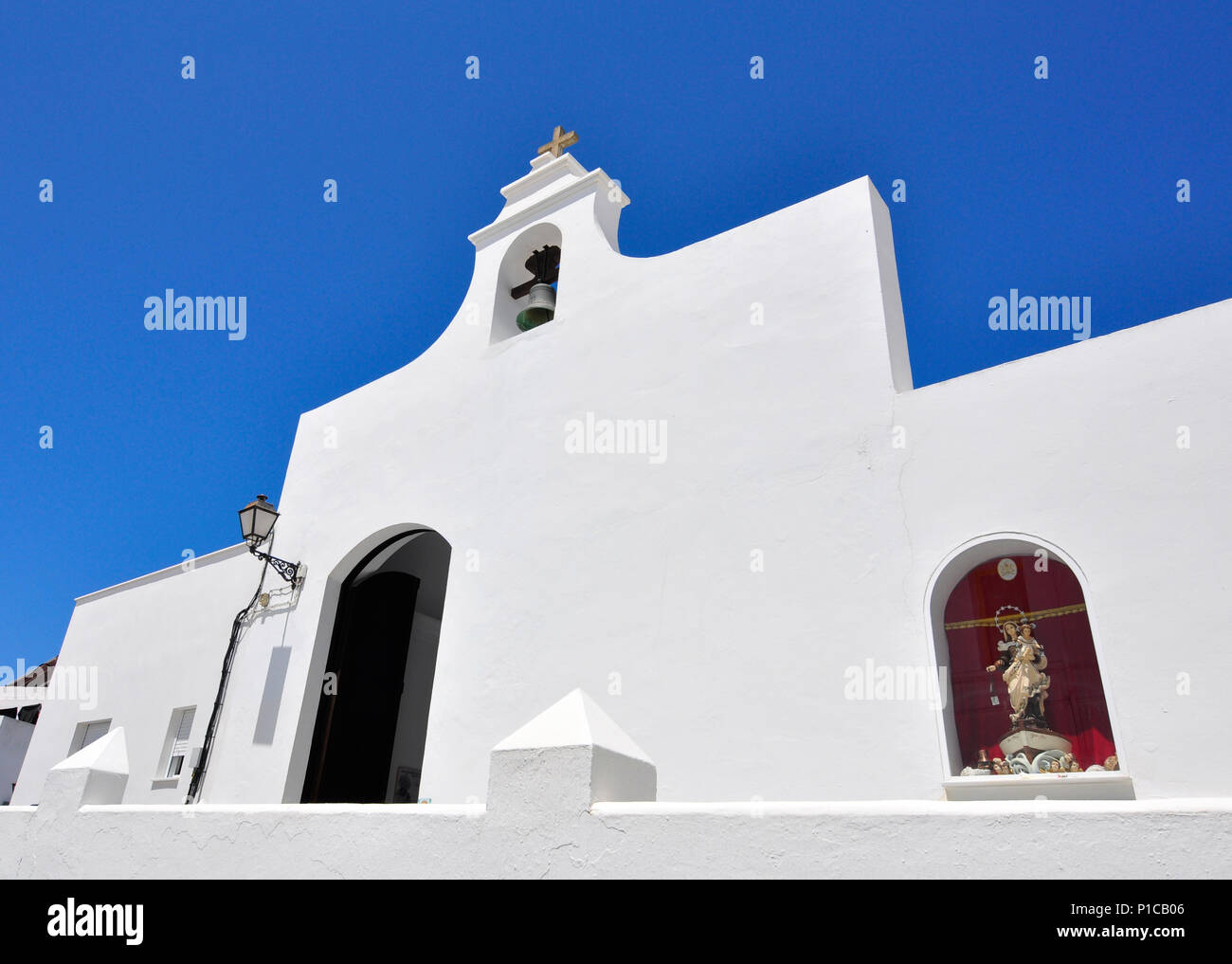 A whitewashed church façade in Conil de la Frontera, Andalucia, Spain Stock Photo