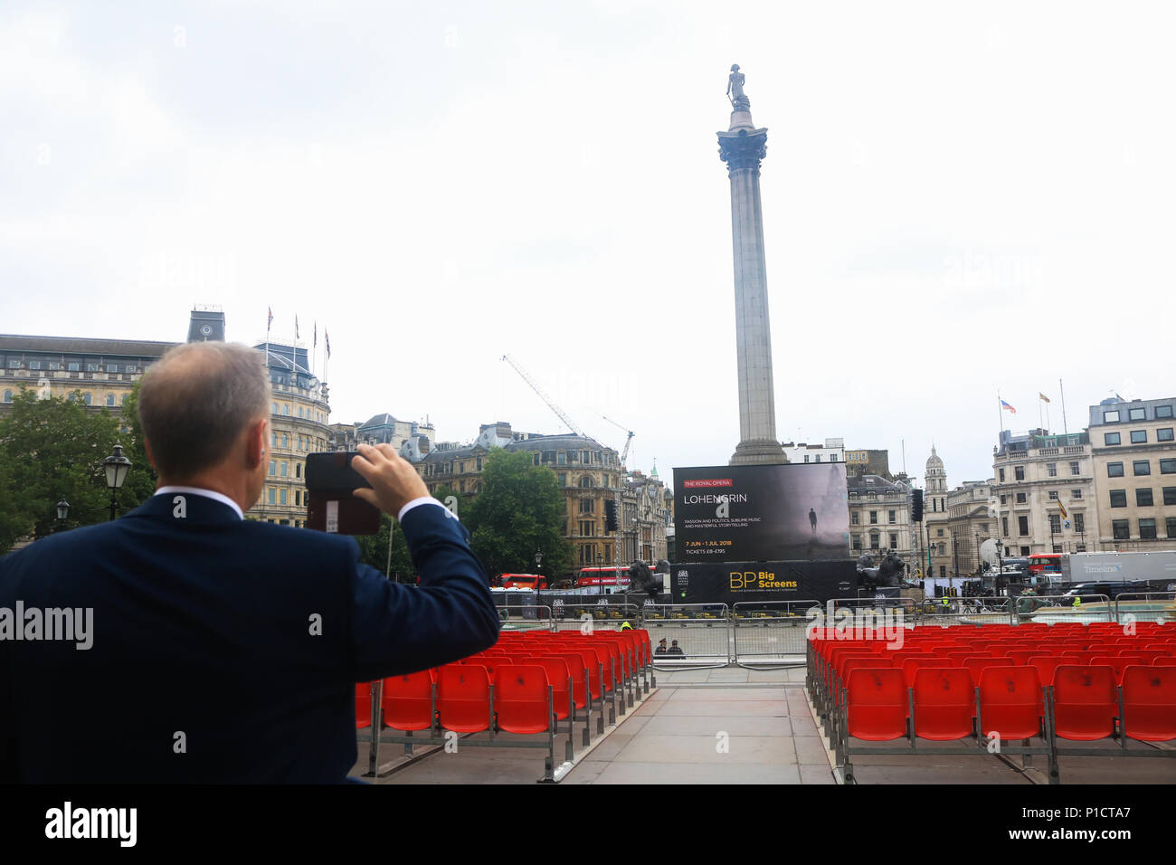 London Uk 12th June 2018 A Large Screen Is Erected In Trafalgar