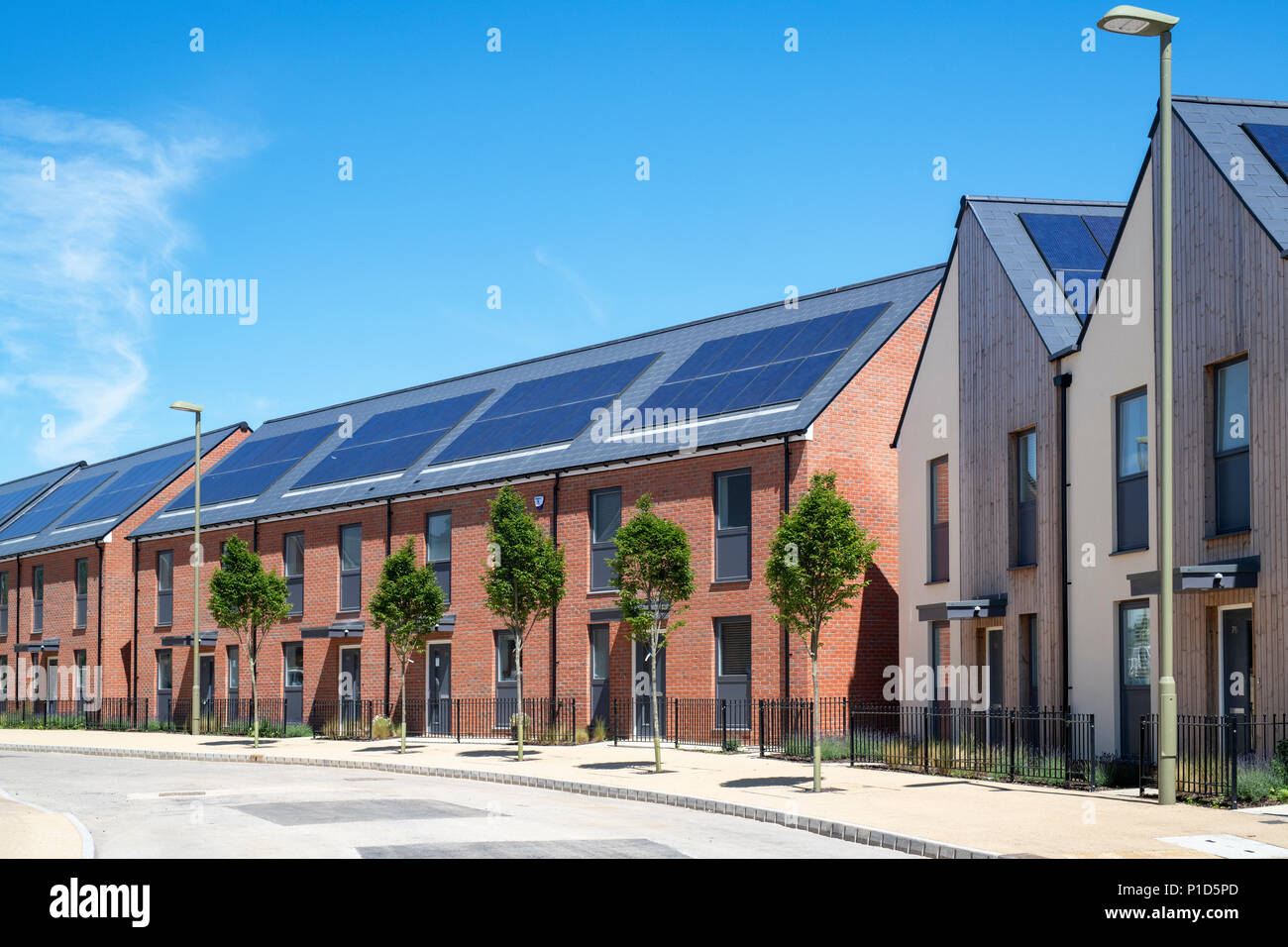 Contemporary sustainable living. Elmsbrook Eco Town houses in North West Bicester, Oxfordshire, England Stock Photo