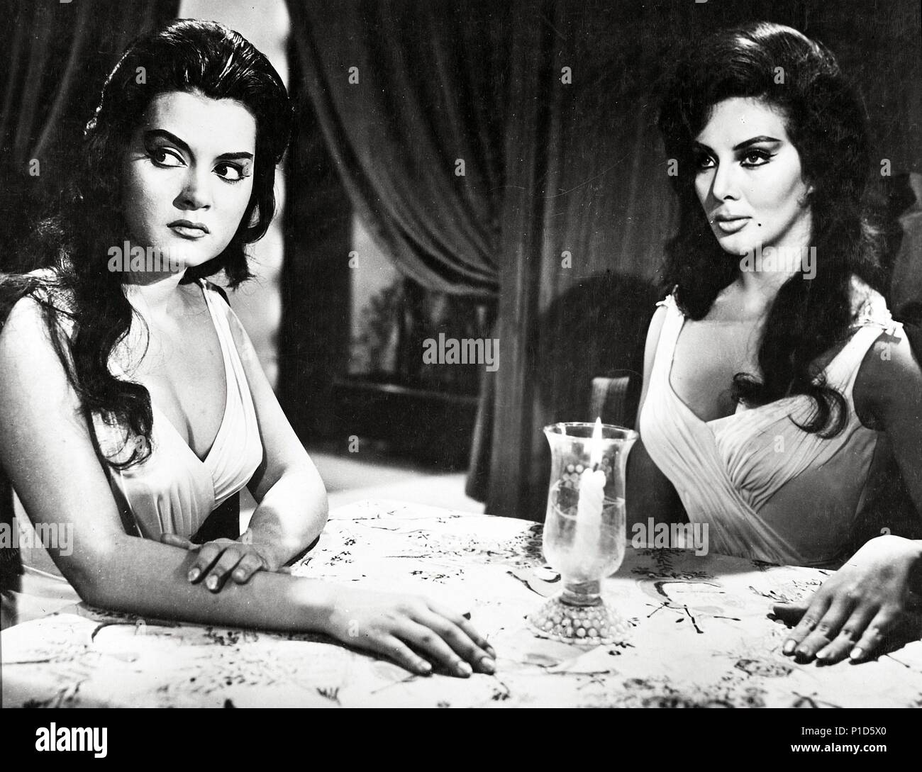 Santo contra las mujeres vampiro hires stock photography and images Alamy