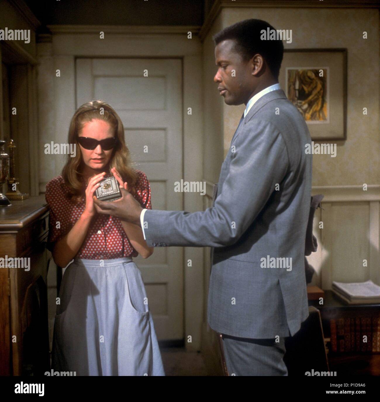 Original Film Title: A PATCH OF BLUE. English Title: A PATCH OF BLUE. Film  Director: GUY GREEN. Year: 1965. Stars: SIDNEY POITIER; ELIZABETH HARTMAN.  Credit: M.G.M  Album Stock Photo - Alamy