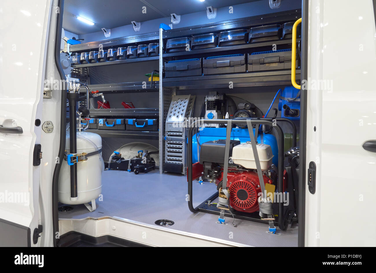 Van auto store service