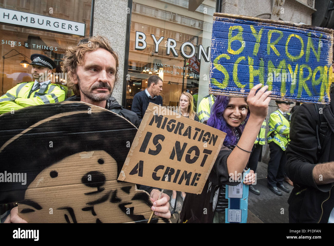 114 High Holborn, London, August 1st 2016. Up to 150 protesters stage a demonstration outside a branch of Byron Burgers in Holborn, central London. Th Stock Photo
