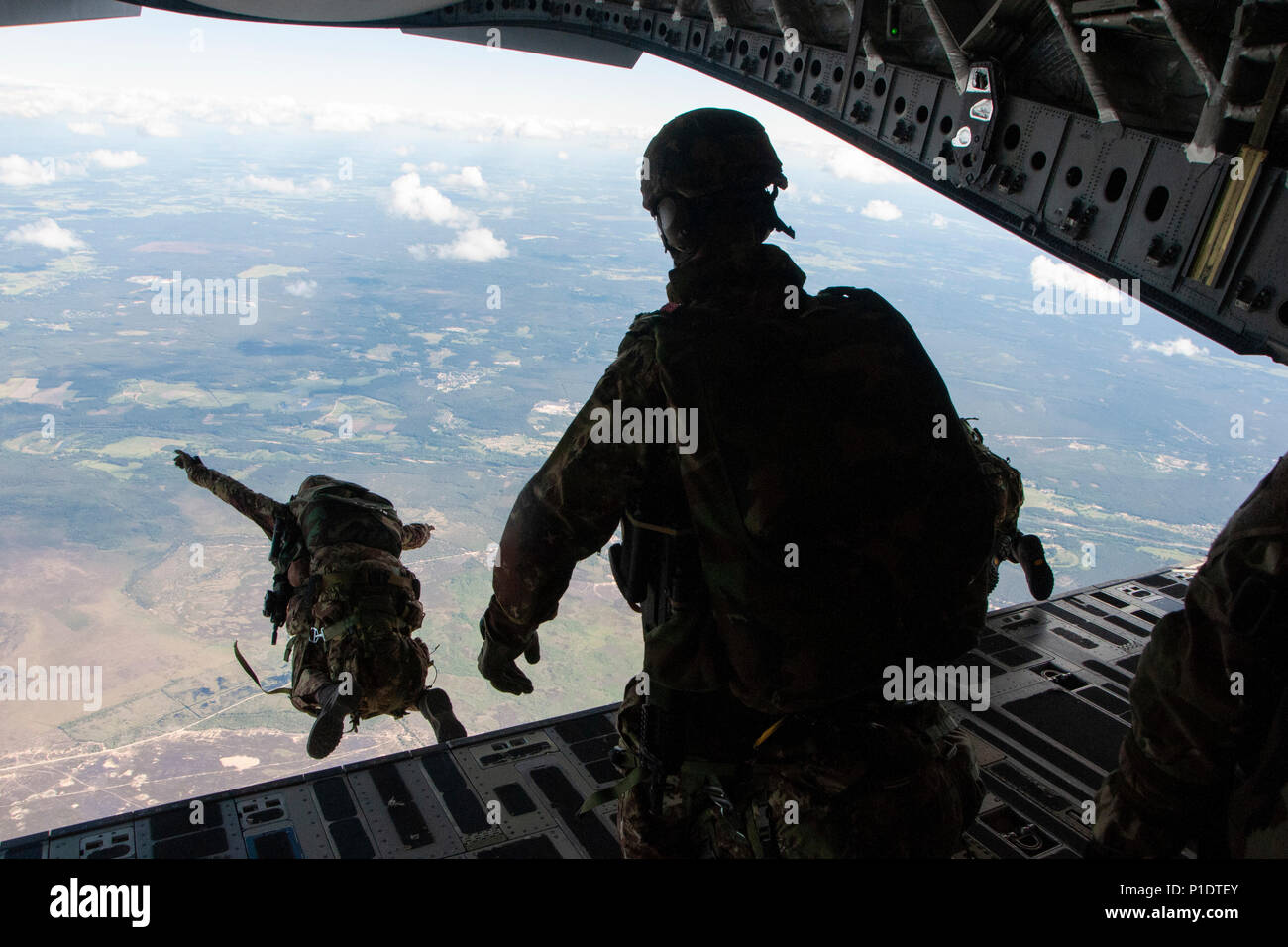 Multinational halo jump hi-res stock photography and images - Alamy